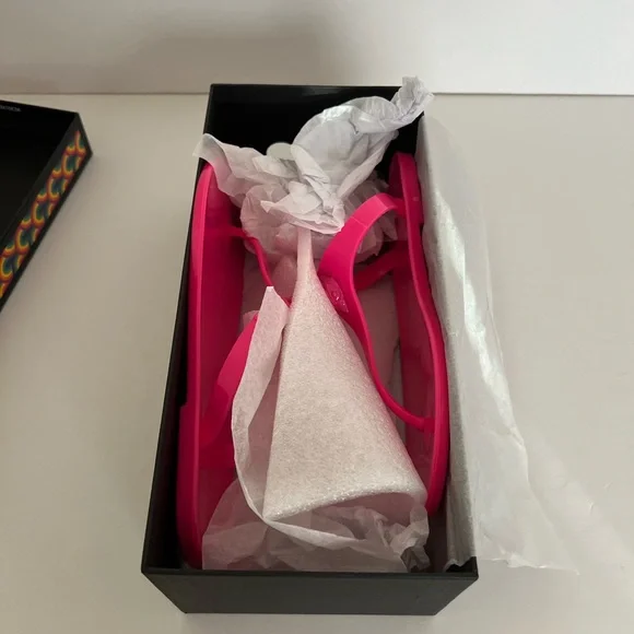 Authentic NWB Kurt Geiger London Maddison  T-Bar Sandal,Pink - Picture 6 of 8